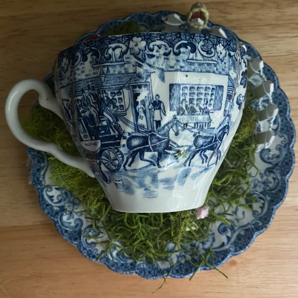 Bunnies Carrot Brunch in a Teacup Charming Dollhouse - Picture 10 of 15